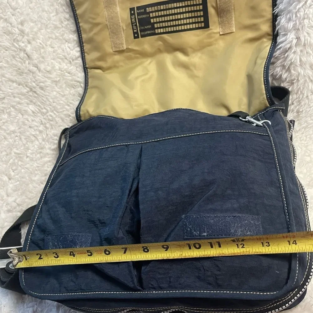 Kipling Nylon Expandable Navy Blue Large Messenger Bag Key Clip. Black strap .